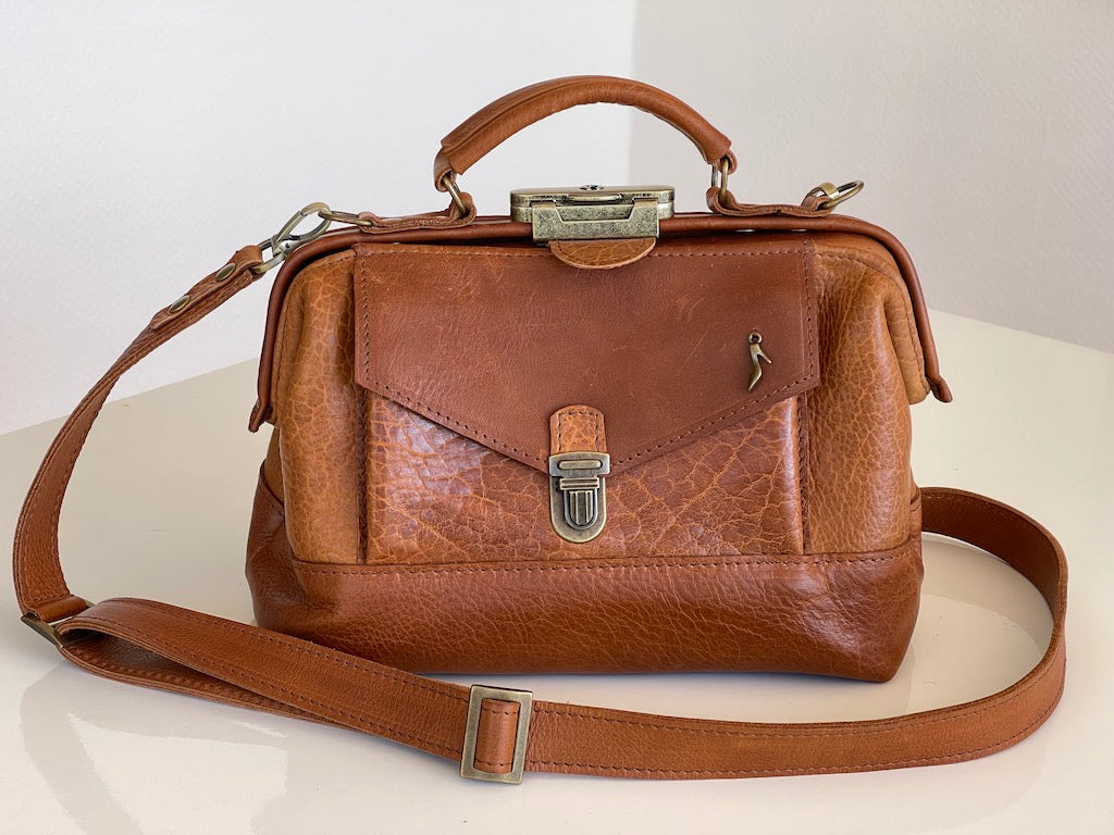 handgemaakte tas, Dokterstas van shrunken bison leather
