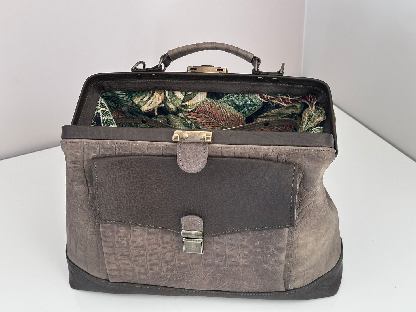 Sandra – Classic Doctor Bag (1/1)