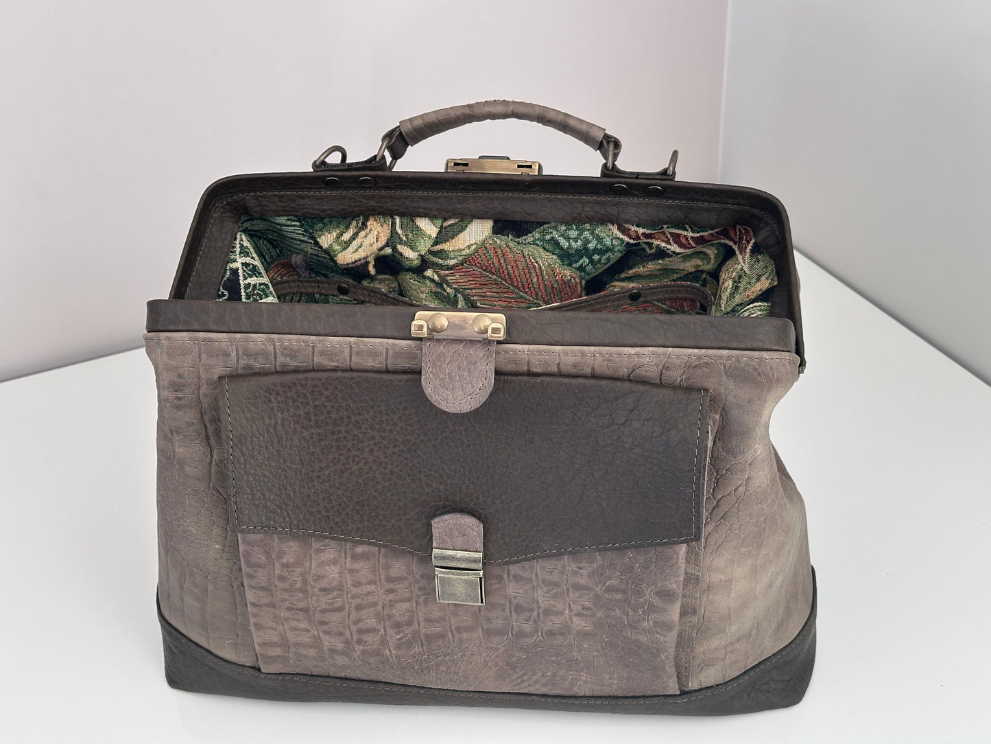 Sandra – Classic Doctor Bag (1/1)