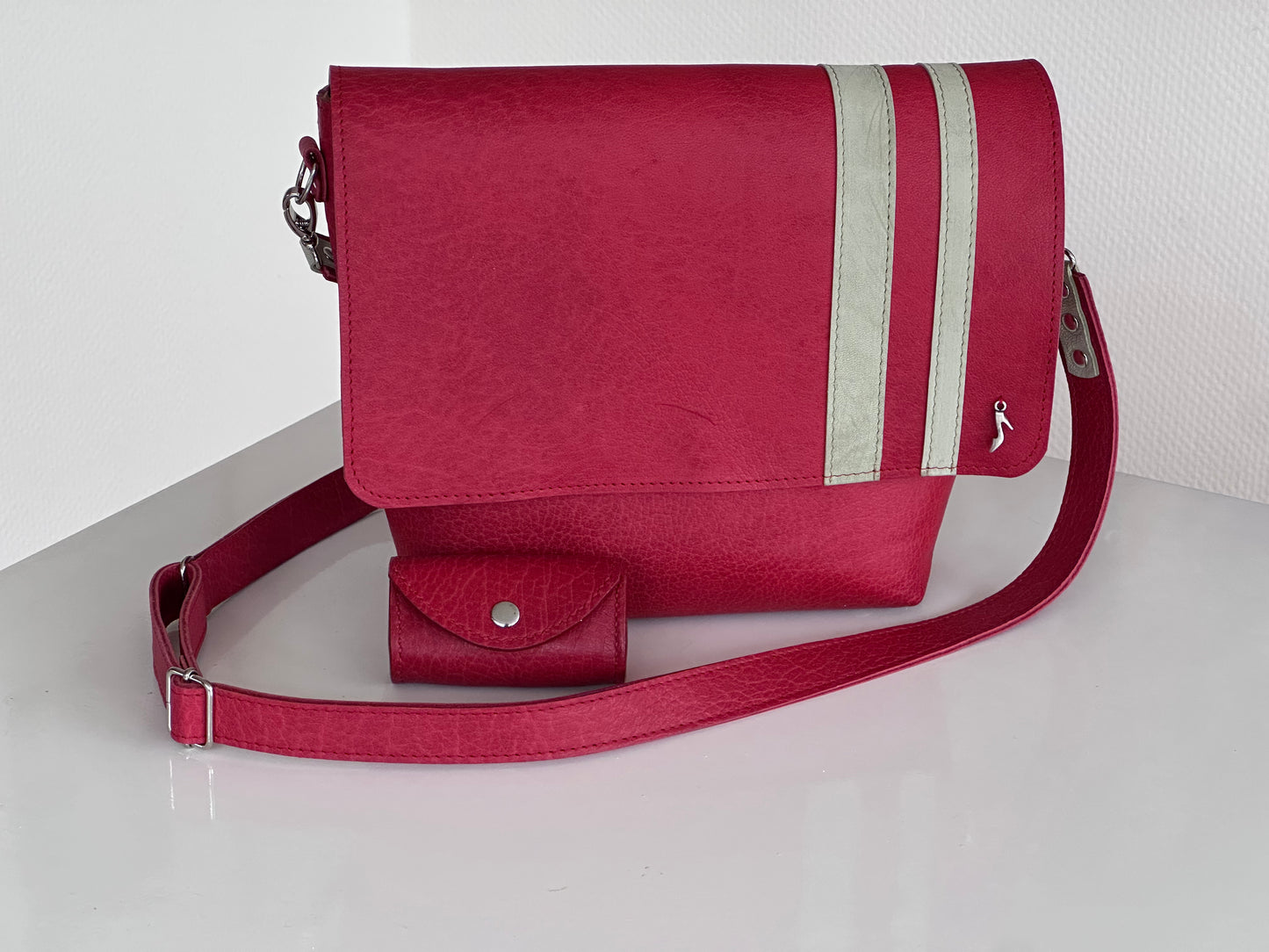 Else – Compact Bison Leather Shoulder Bag (1/1)