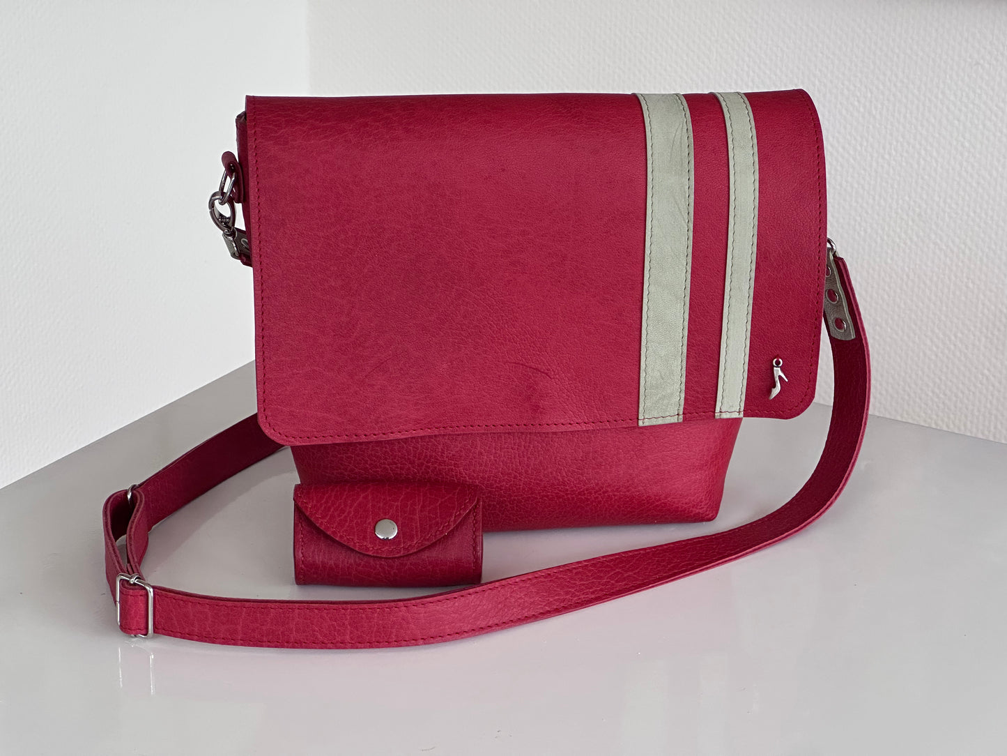 Else – Compact Bison Leather Shoulder Bag (1/1)