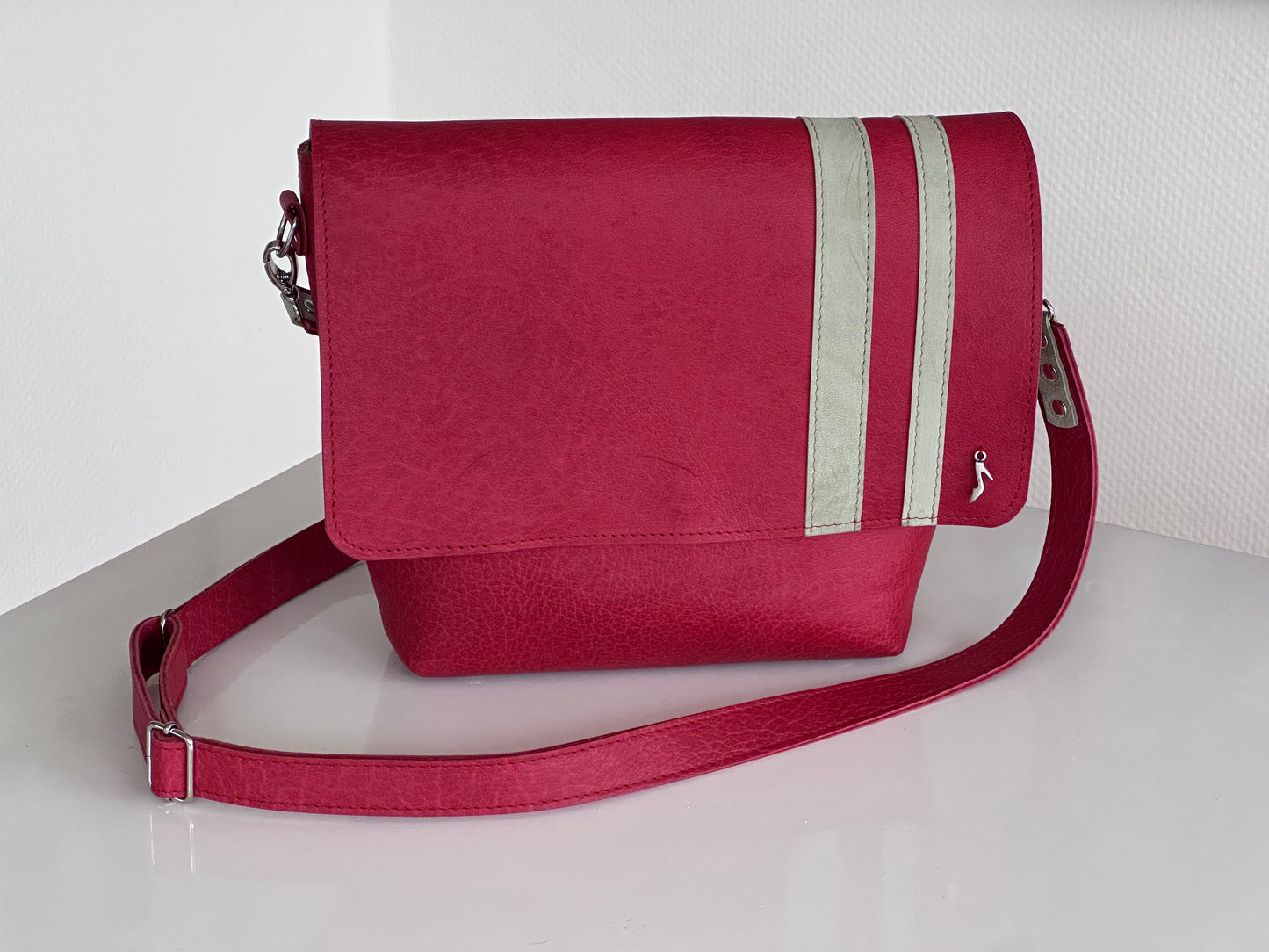 Else – Compact Bison Leather Shoulder Bag (1/1)